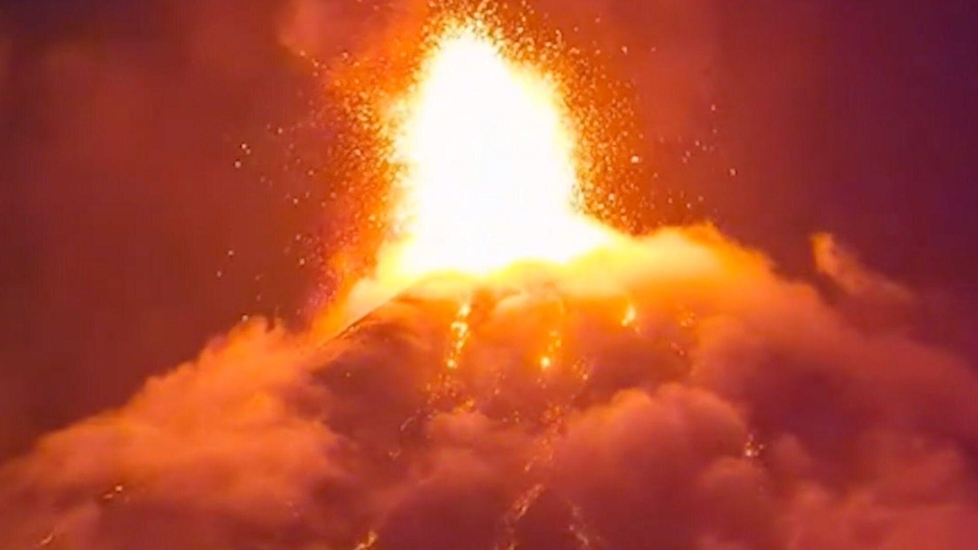 Evacuations as Guatemala volcano erupts