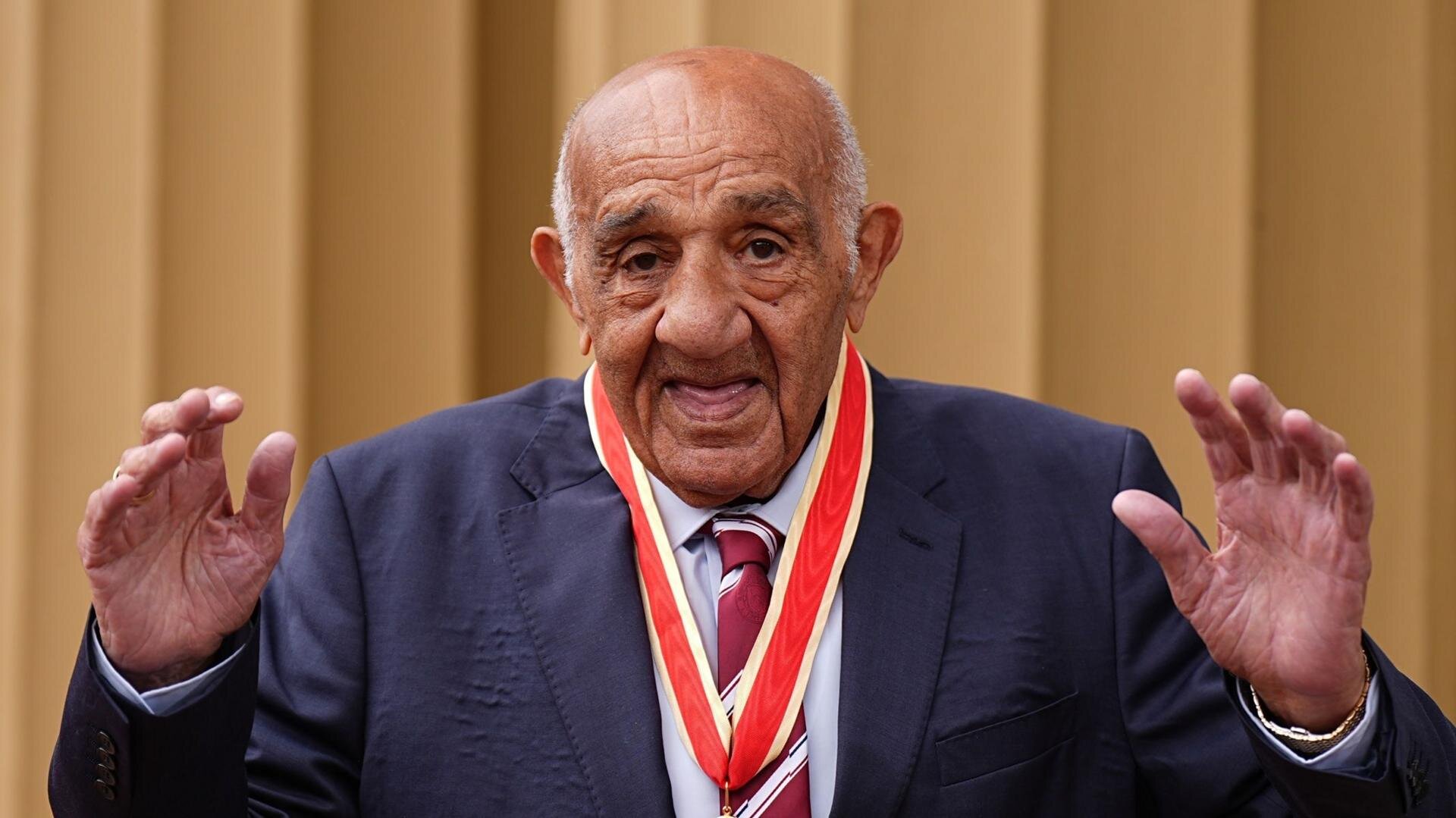 Legendary rugby league winger Boston dies aged 92