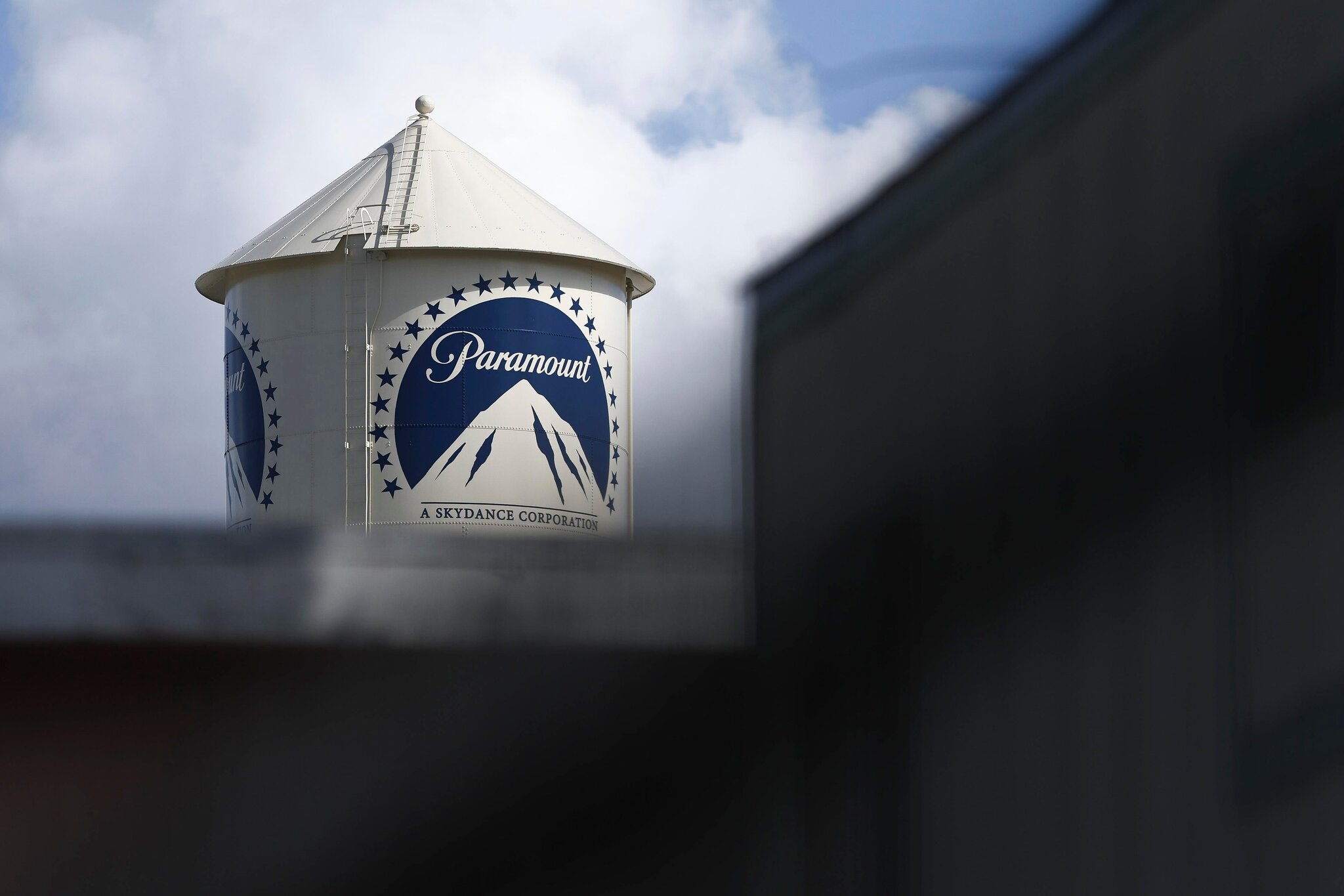 Regulators Disagree On Paramount’s Warner Deal. Price Rises In October