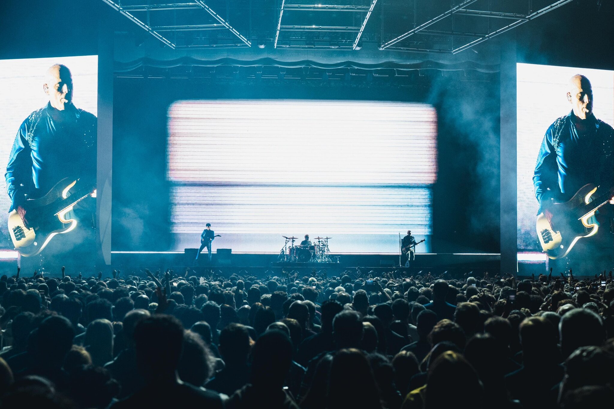 Argentine Rockers Soda Stereo Transform Arena Concerts With A Touring Digital Frontman