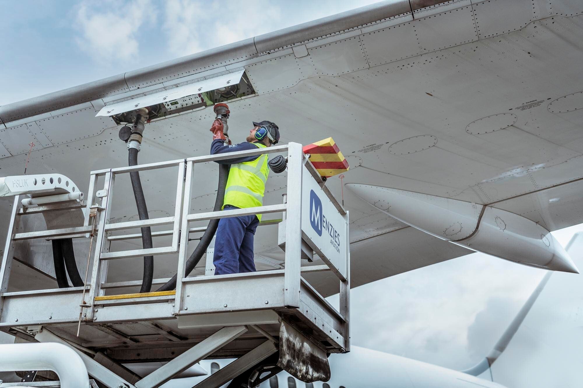Largest Airline Union Adds Orlando Fuelers, Looks To American Talks