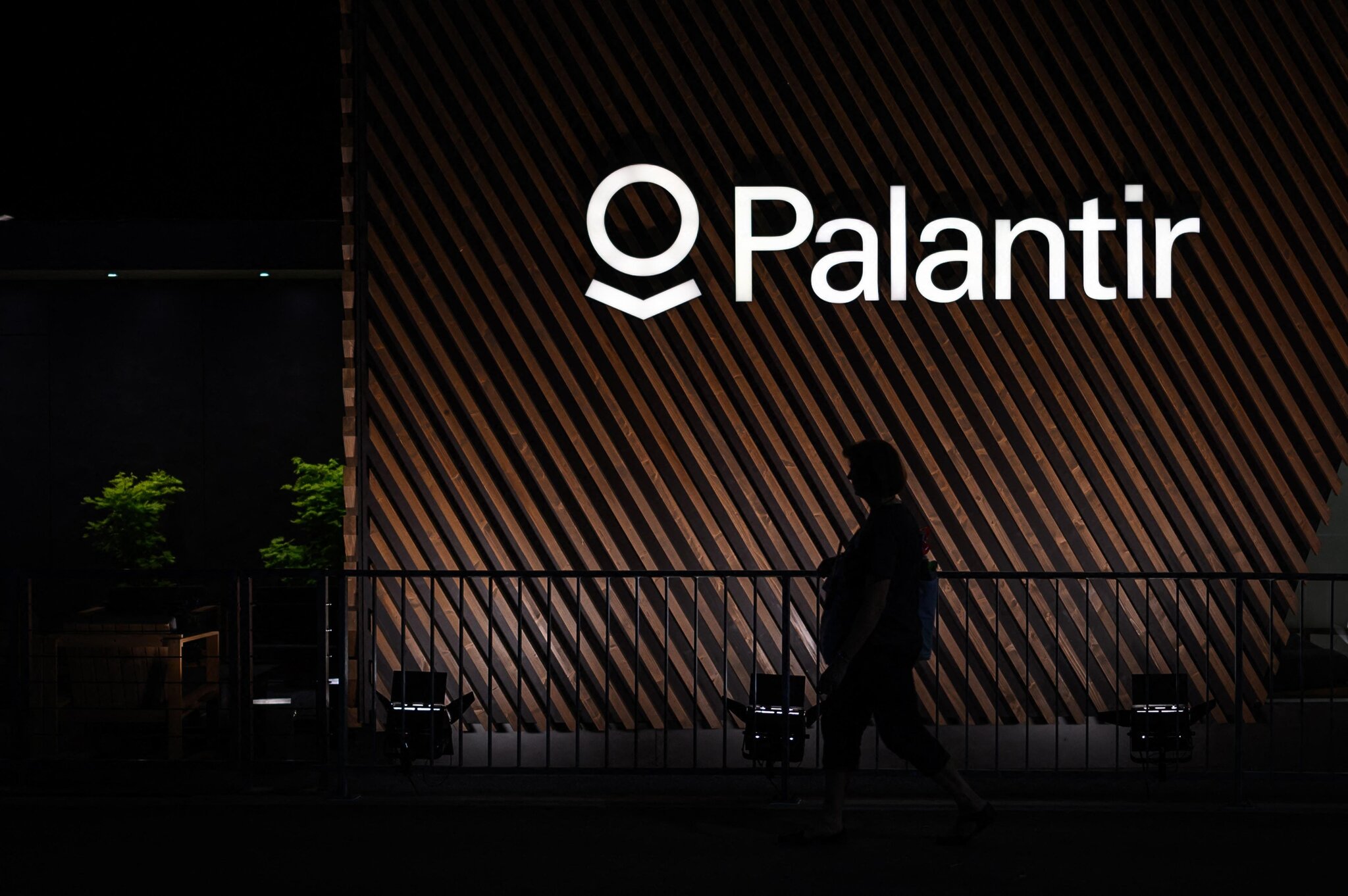 Palantir's Bet Against Management
