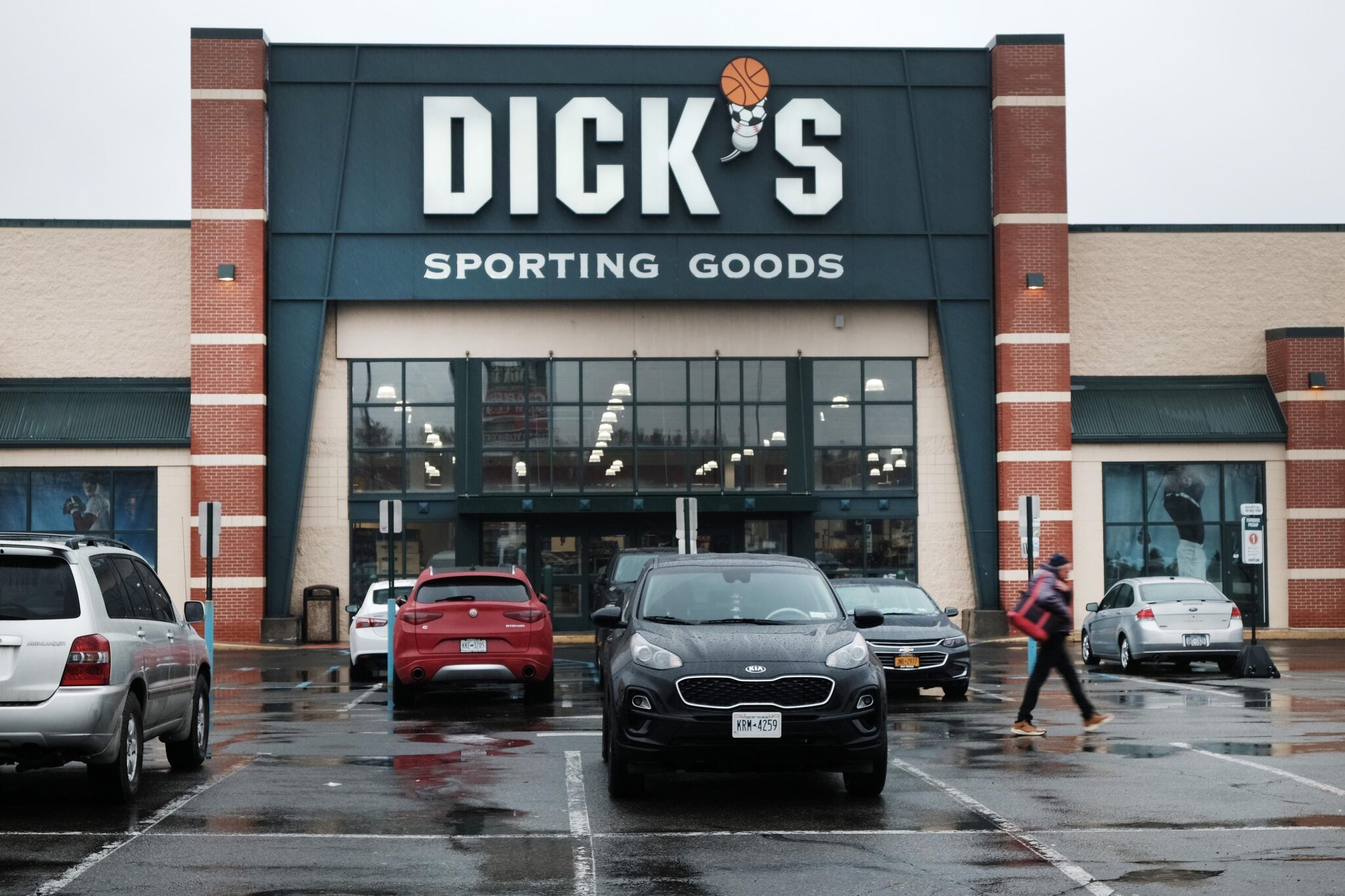 Dick’s Sporting Goods 30% Stock Plunge A Warning For Sportswear
