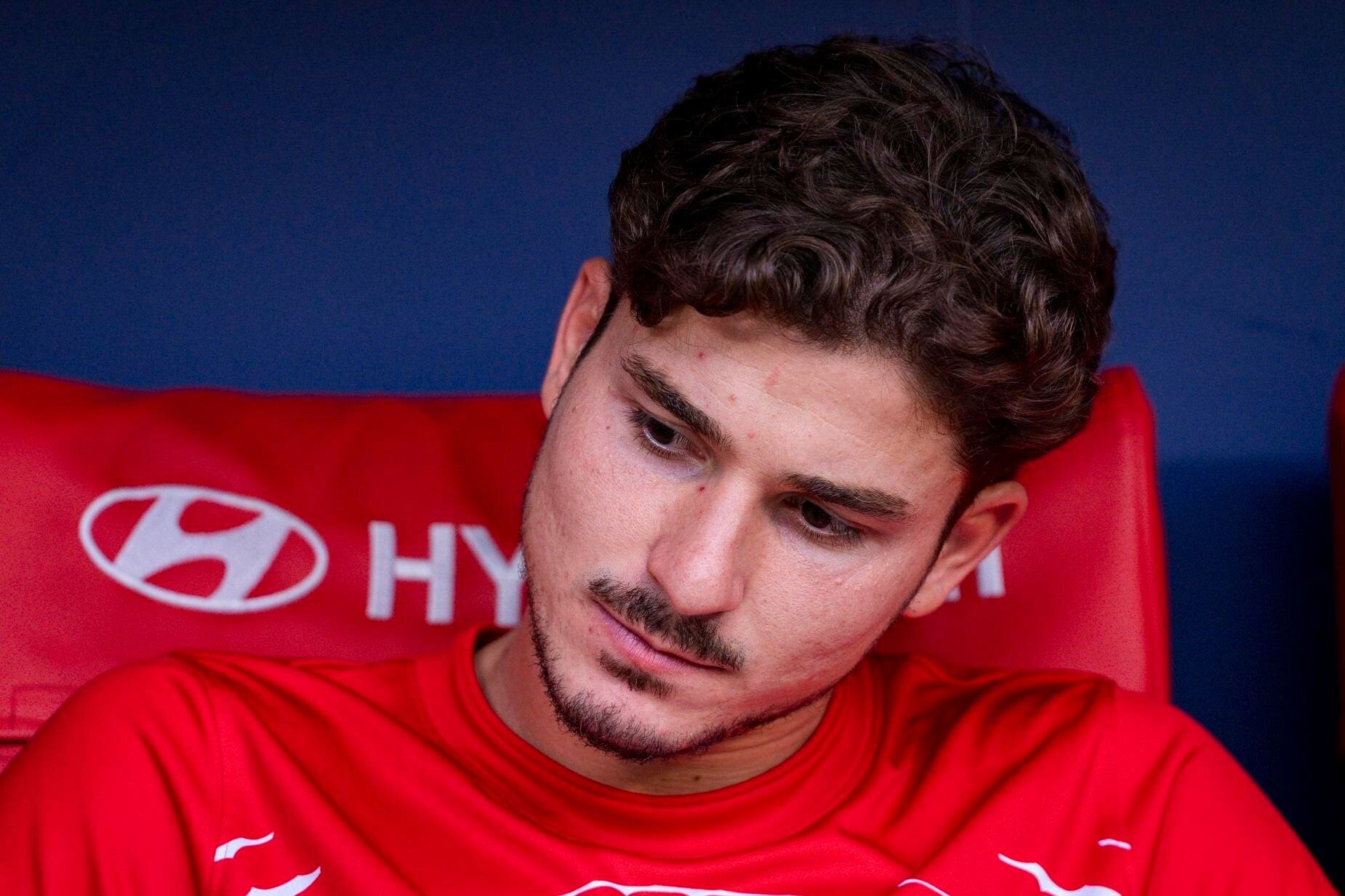 FC Barcelona Target Alvarez Misses Training With Depression, Reports COPE