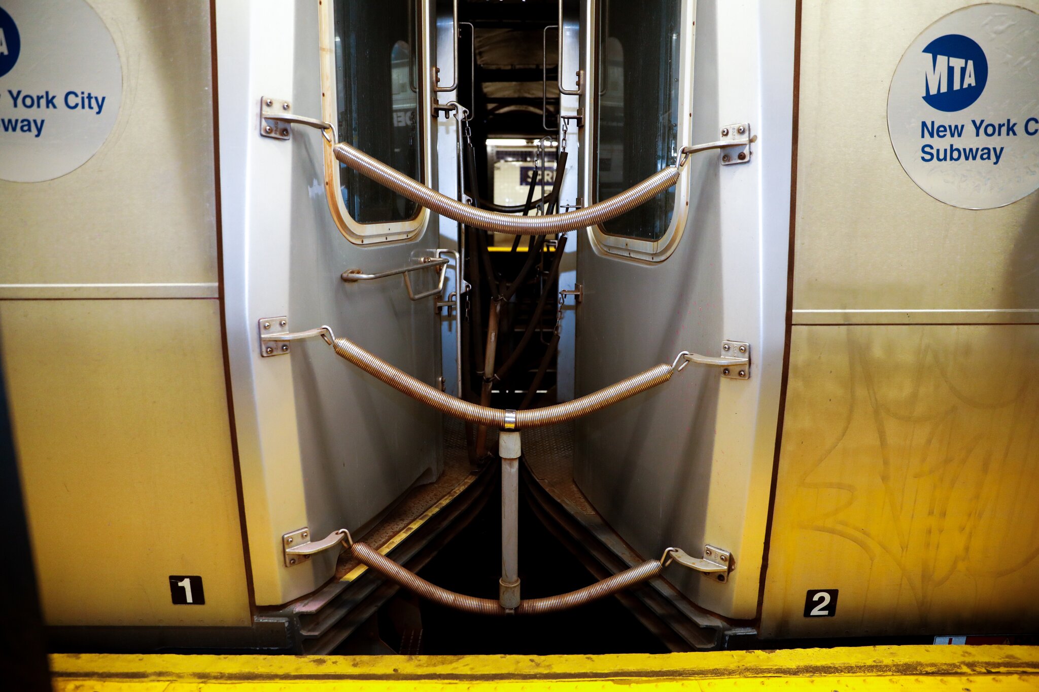 Springs between NYC subway cars keep injuring transit workers