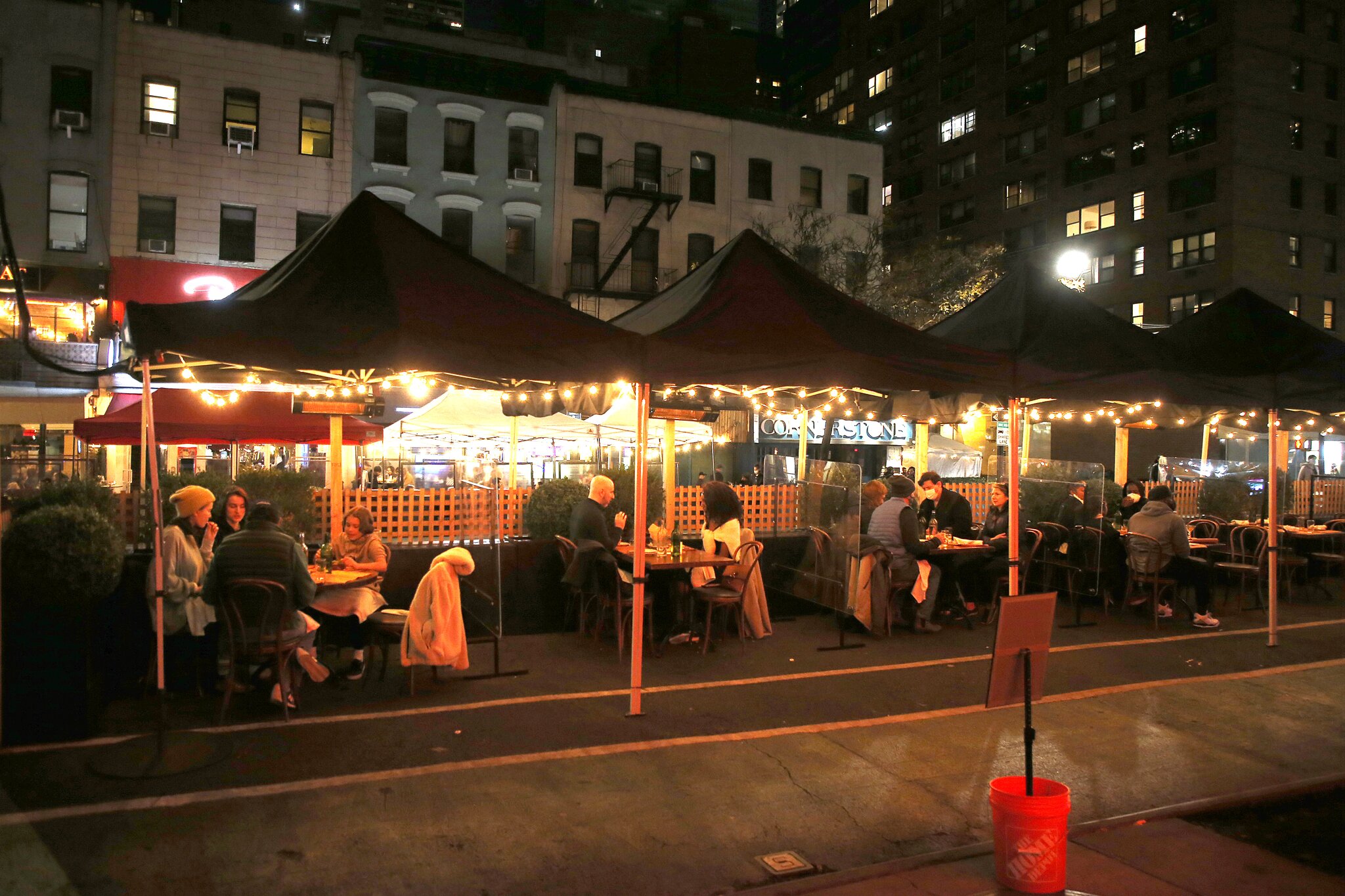 City Council looks to revive New York City outdoor dining