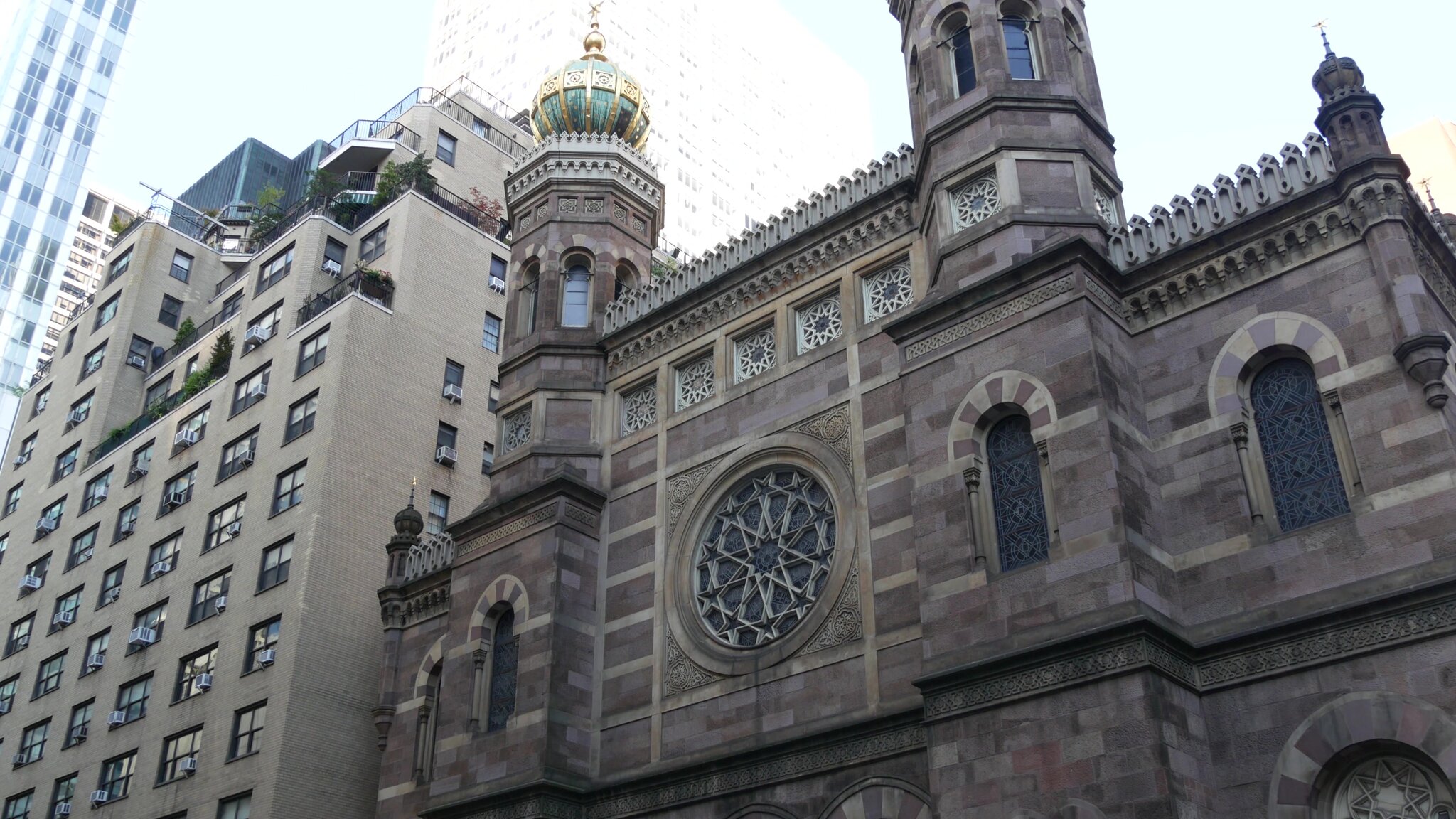 Man charged with hate crimes after disrupting Shabbat at NYC Central Synagogue