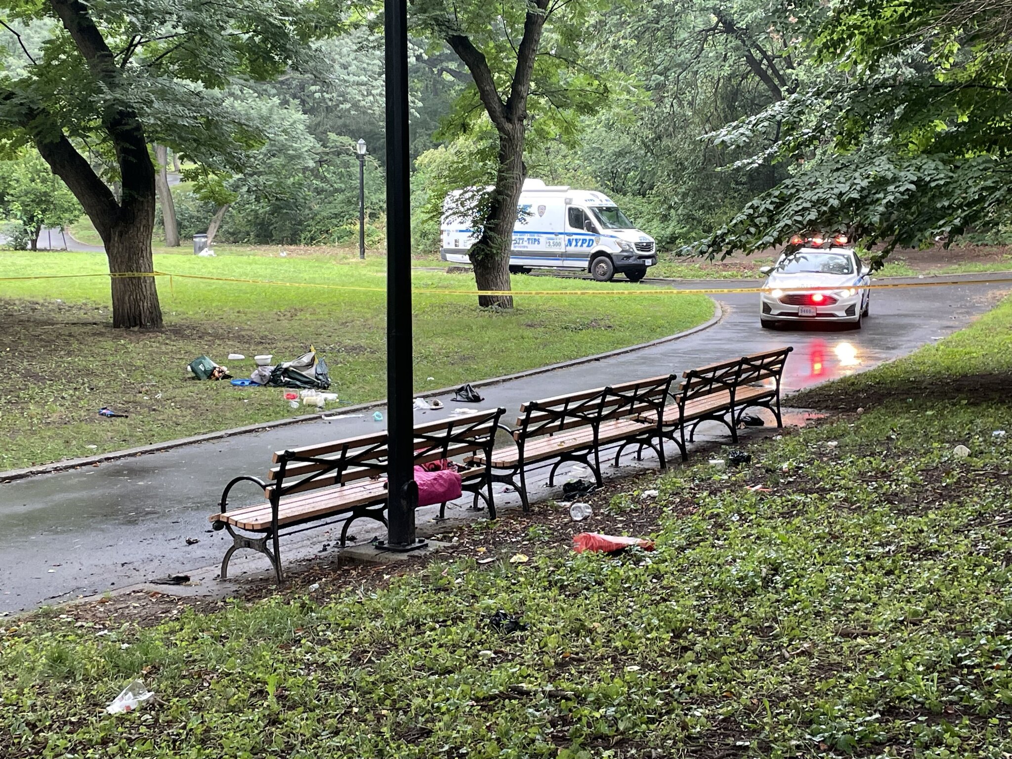 NYPD searching for man who fatally stabbed woman to death in Brooklyn park