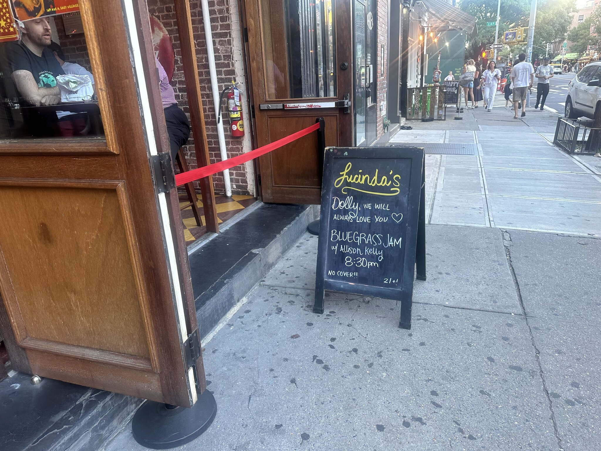 NYC works 9 to 5, then lights up for Dolly