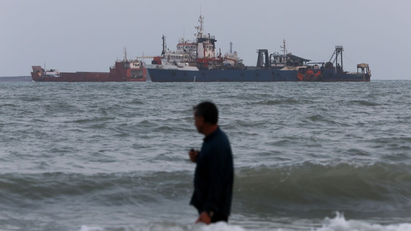 U.S. strikes Iran to prevent Hormuz mine threat