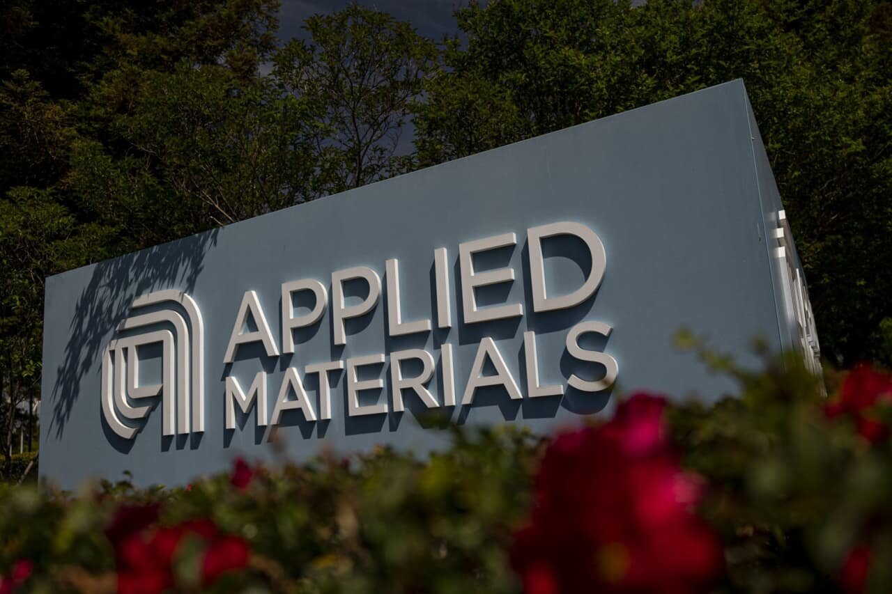Applied Materials shares are down on guidance and margin concerns. Analysts call it time to buy.