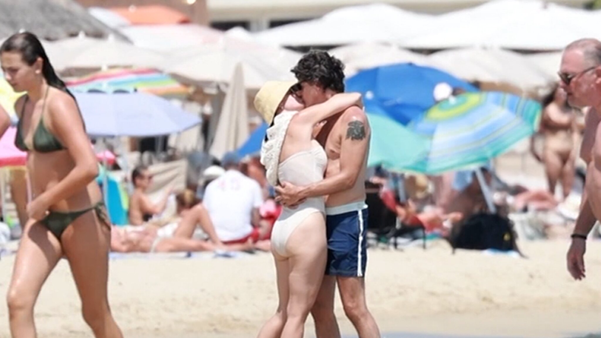 Katy Perry and Justin Trudeau Kissing on the Beach in France