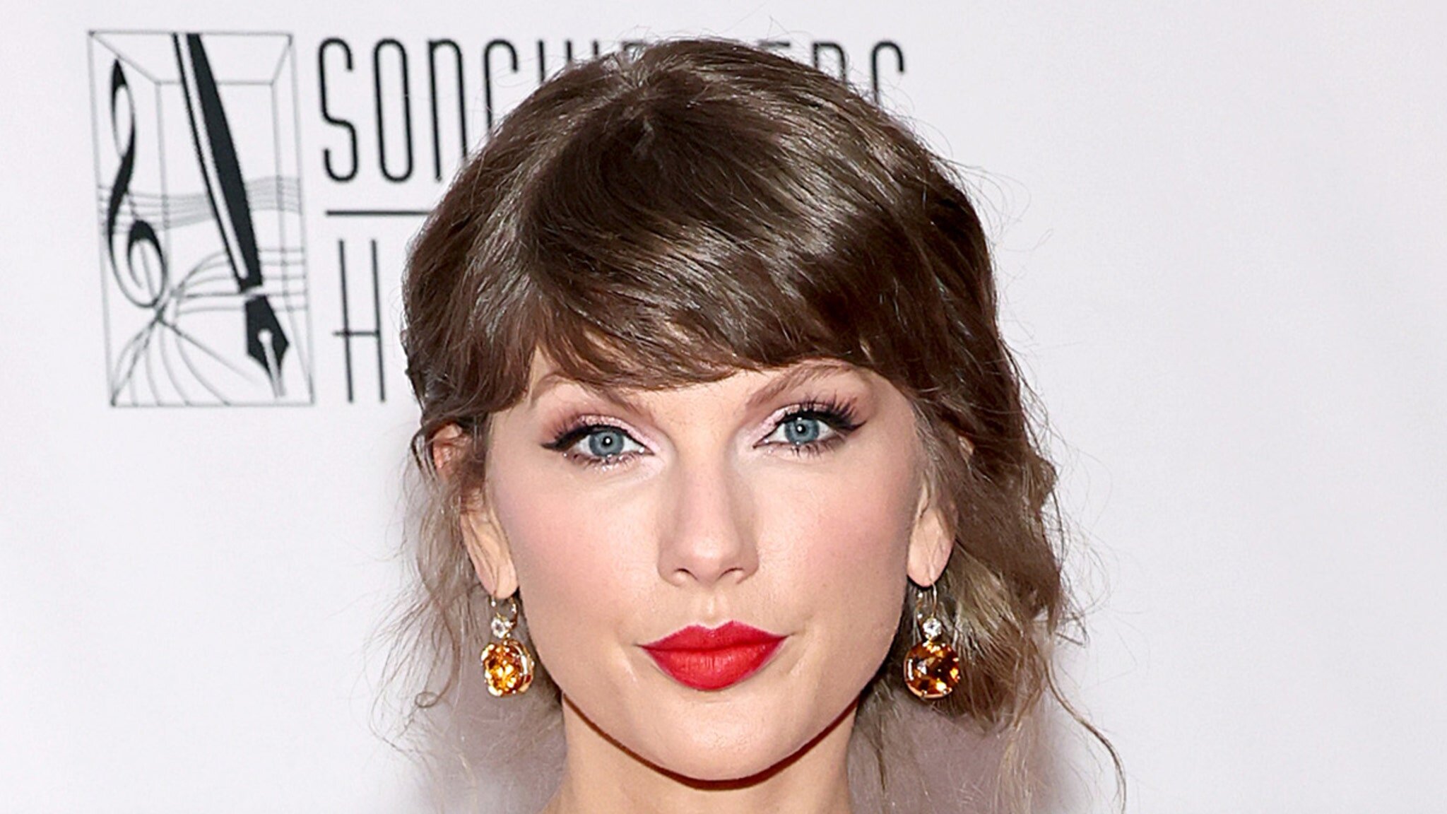 Taylor Swift Fans Think She's Dropping Album After Spotting Alleged Easter Eggs