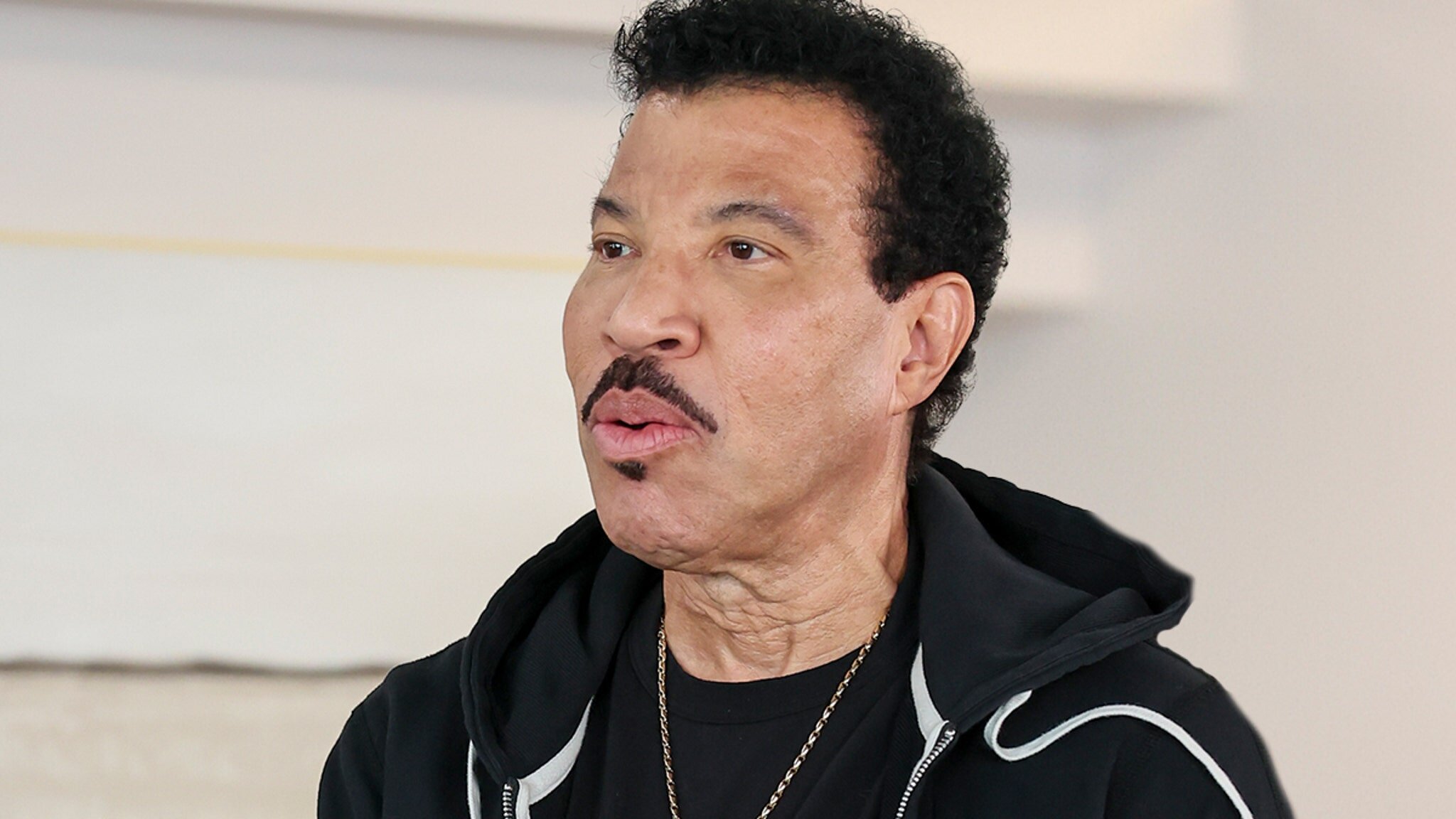 Lionel Richie Hospitalized After St. Louis Concert