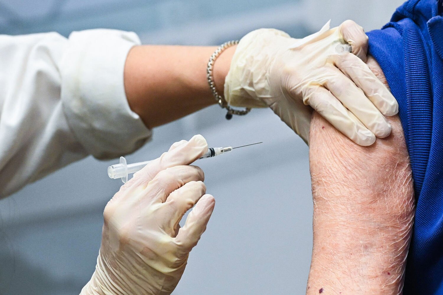 FDA approves 1st mRNA flu shot, from Moderna