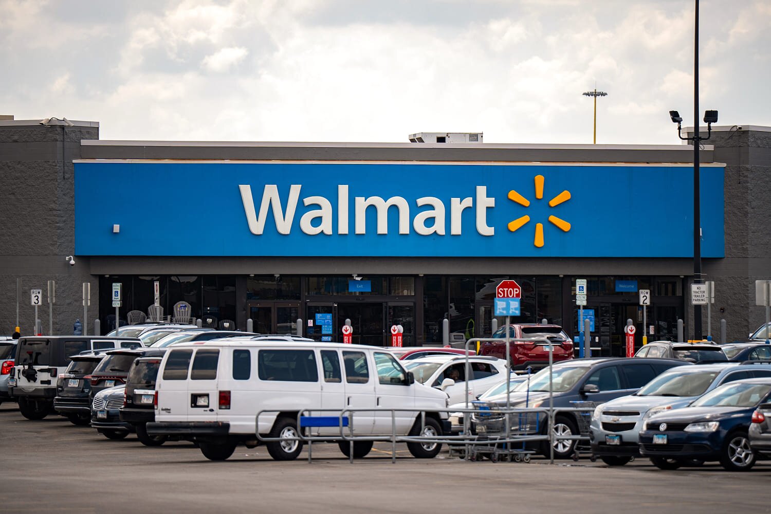 At Walmart, billions in tariff refunds soften the blow from slower sales growth