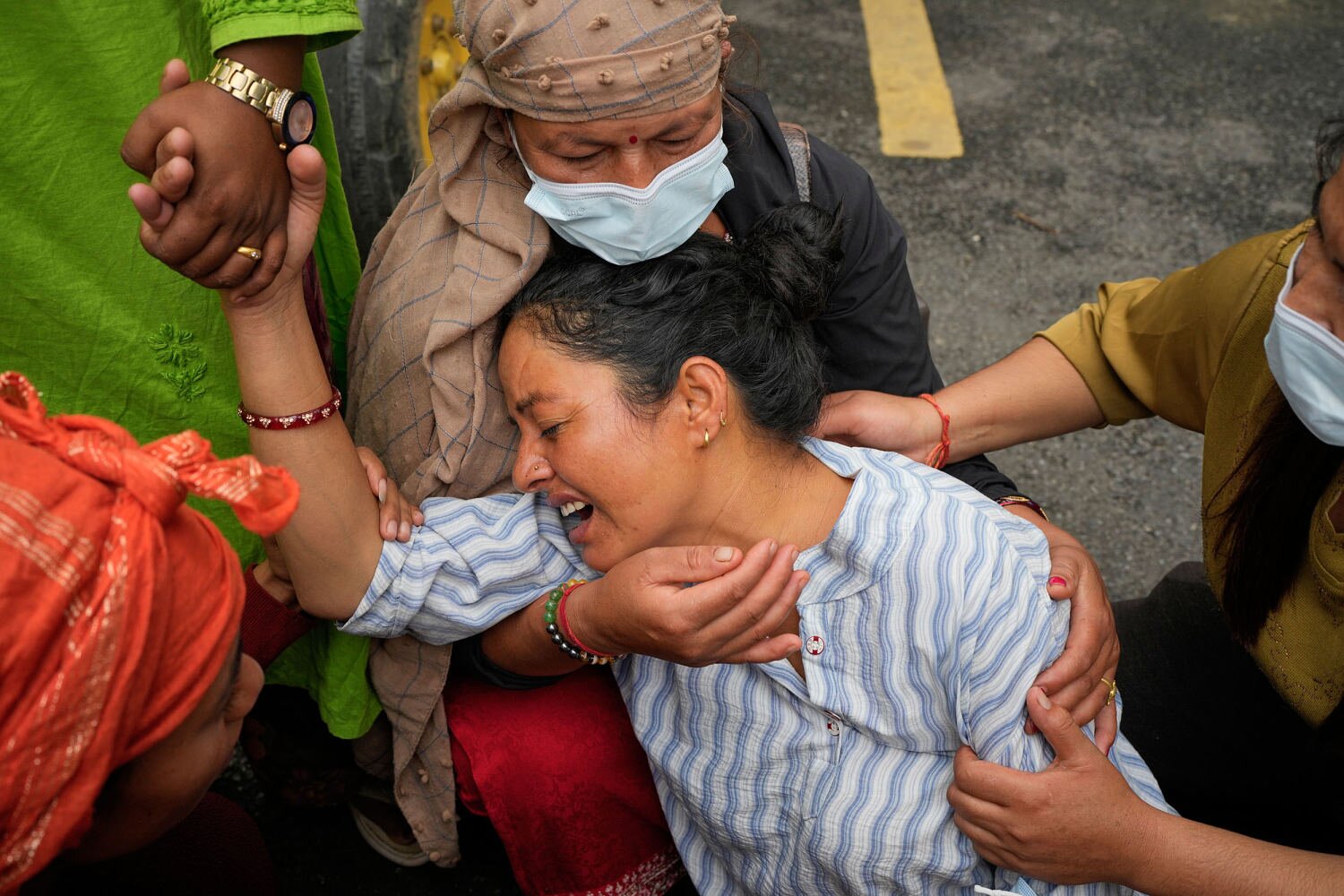 Death toll in Nepal floods tops 900; number of missing nearly doubles to more than 4,200