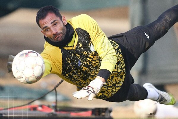 Esteghlal in talks with Spanish goalie Adan over contract extension