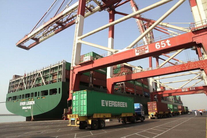 Over 55m tons of cargo loaded, unloaded in Iran's ports since 3rd imposed war beginning