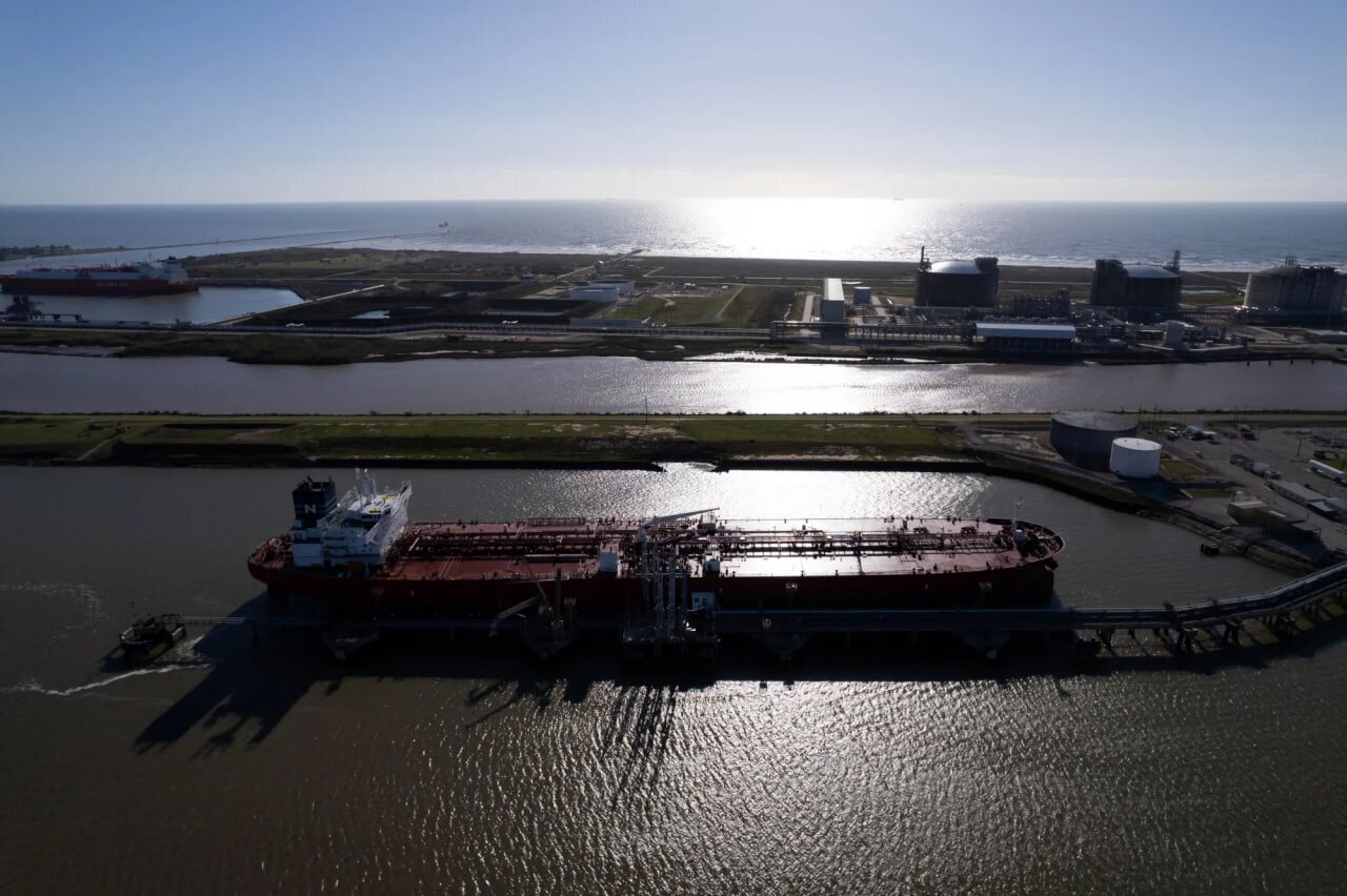US-Venezuela oil agreement: A ‘Historic transaction’ or ‘historic robbery’!?