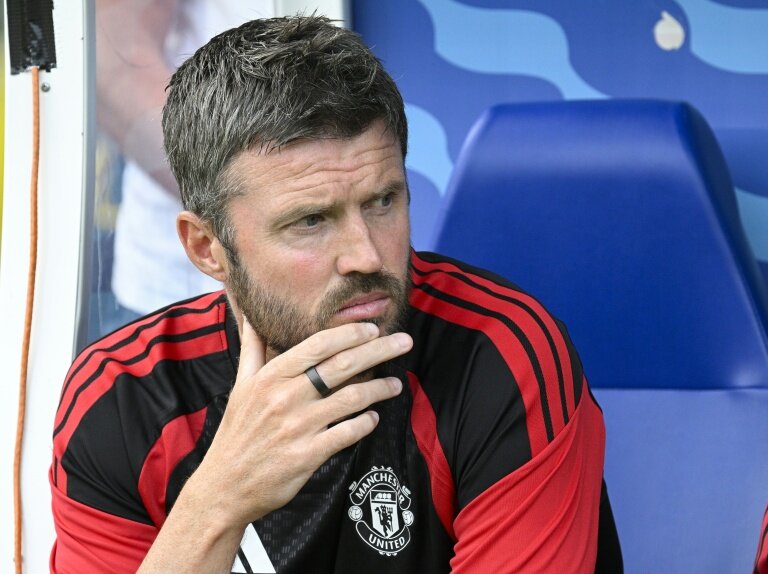 Carrick urges Man Utd to push for more signings to boost title bid