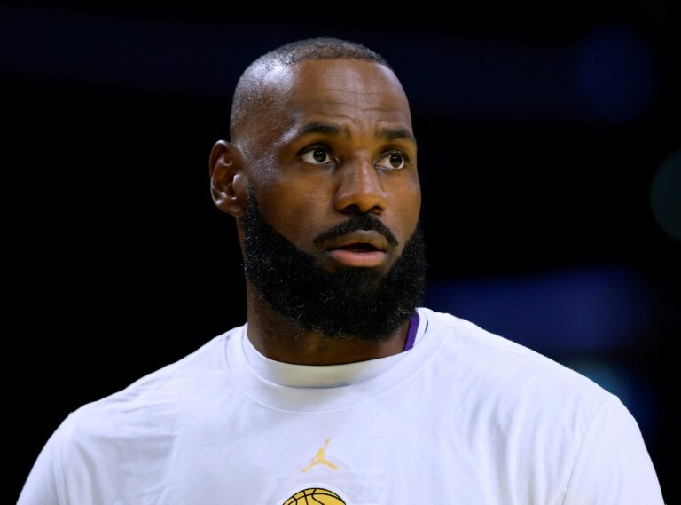 Thrilled' 76ers sign James with eyes on NBA title run