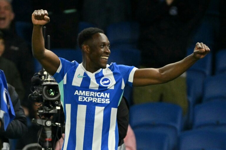 Chelsea sign Brighton striker Welbeck