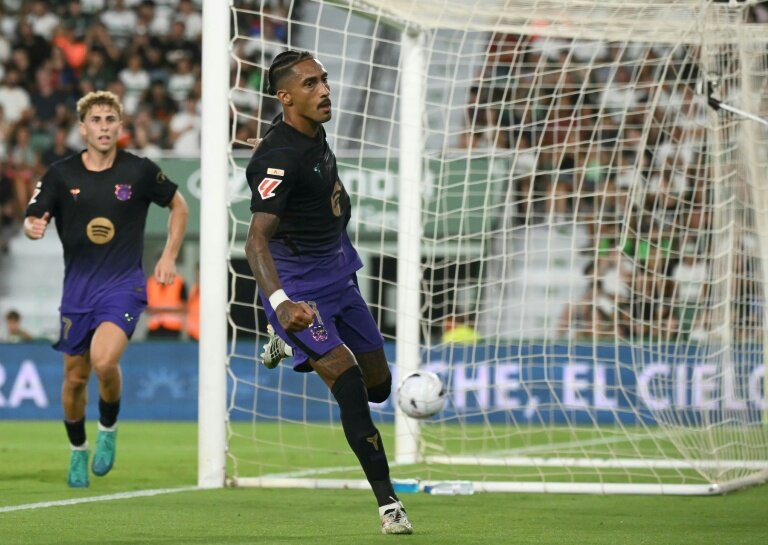 Raphinha, Lopez hit braces as Barcelona trounce Elche