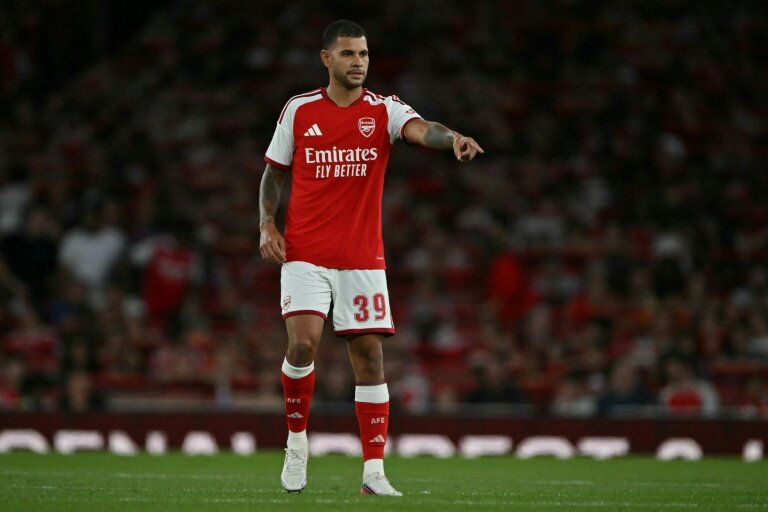 Guimaraes makes Arsenal debut in Como friendly