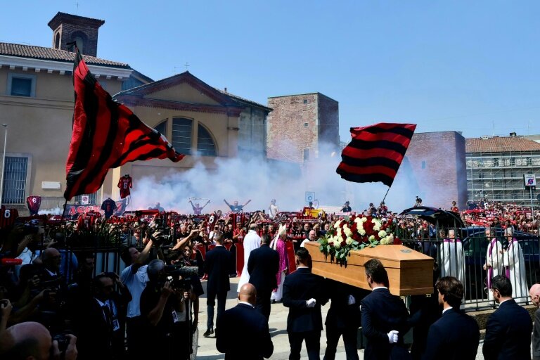 Thousands pay tribute to Italian football legend Baresi
