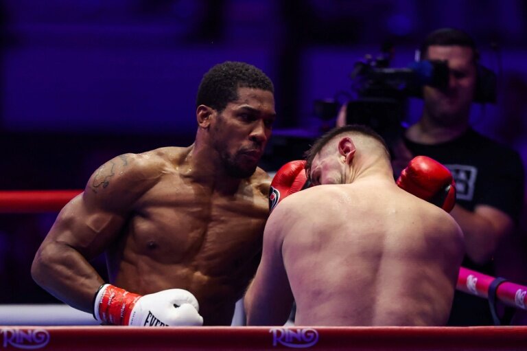 Warren coy over whether Fury-Joshua will be in UK or US