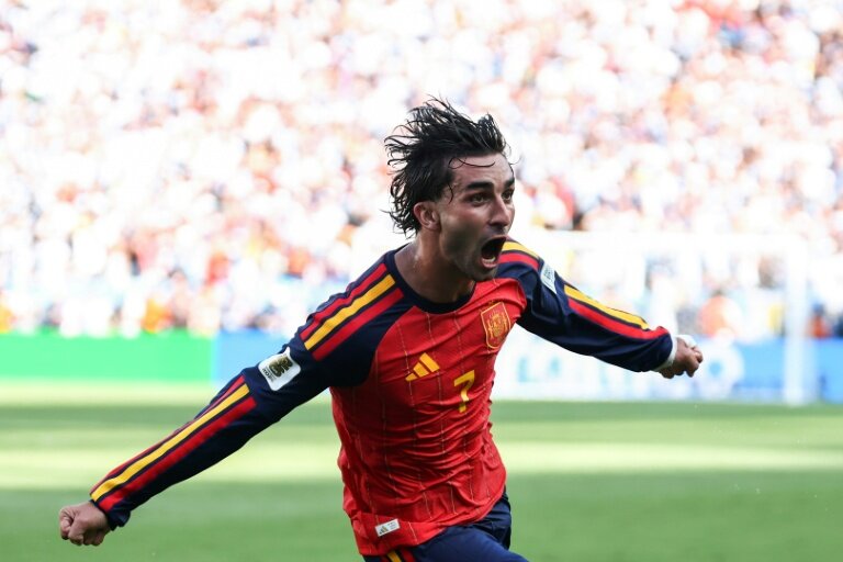 World Cup winner Ferran Torres signs for PSG from Barcelona