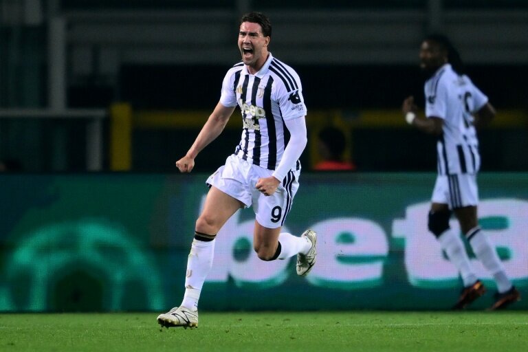 Juventus forward Vlahovic signs three-year Besiktas deal