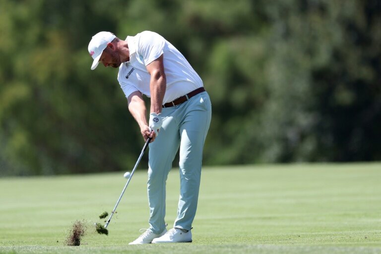 Solid' Clark takes solo lead at BMW Championship