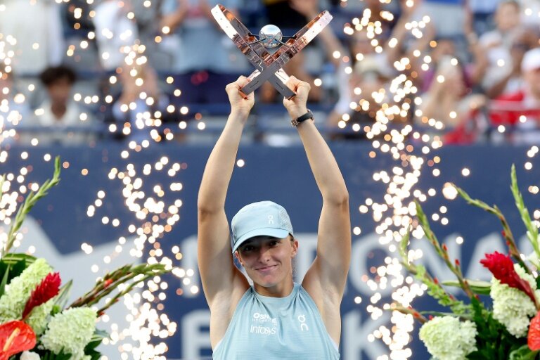 Swiatek rolls past Rybakina for WTA Toronto title