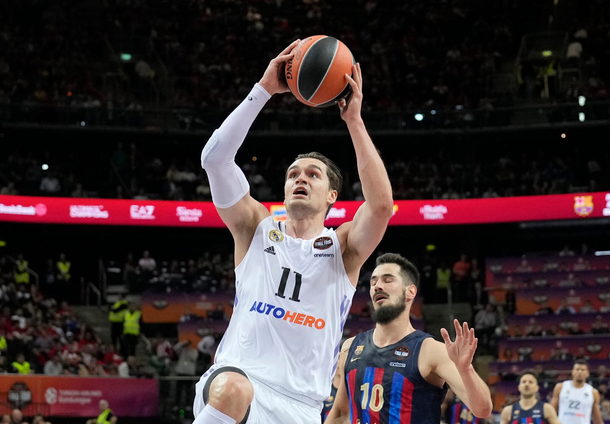 Cavaliers signing Mario Hezonja after missing on LeBron James
