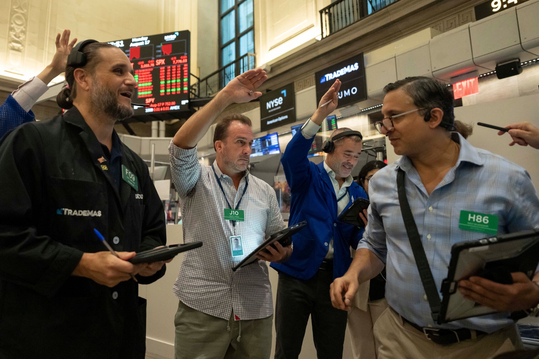 US stocks halt their slide after the Treasury Department moves to ease pressure from the bond market