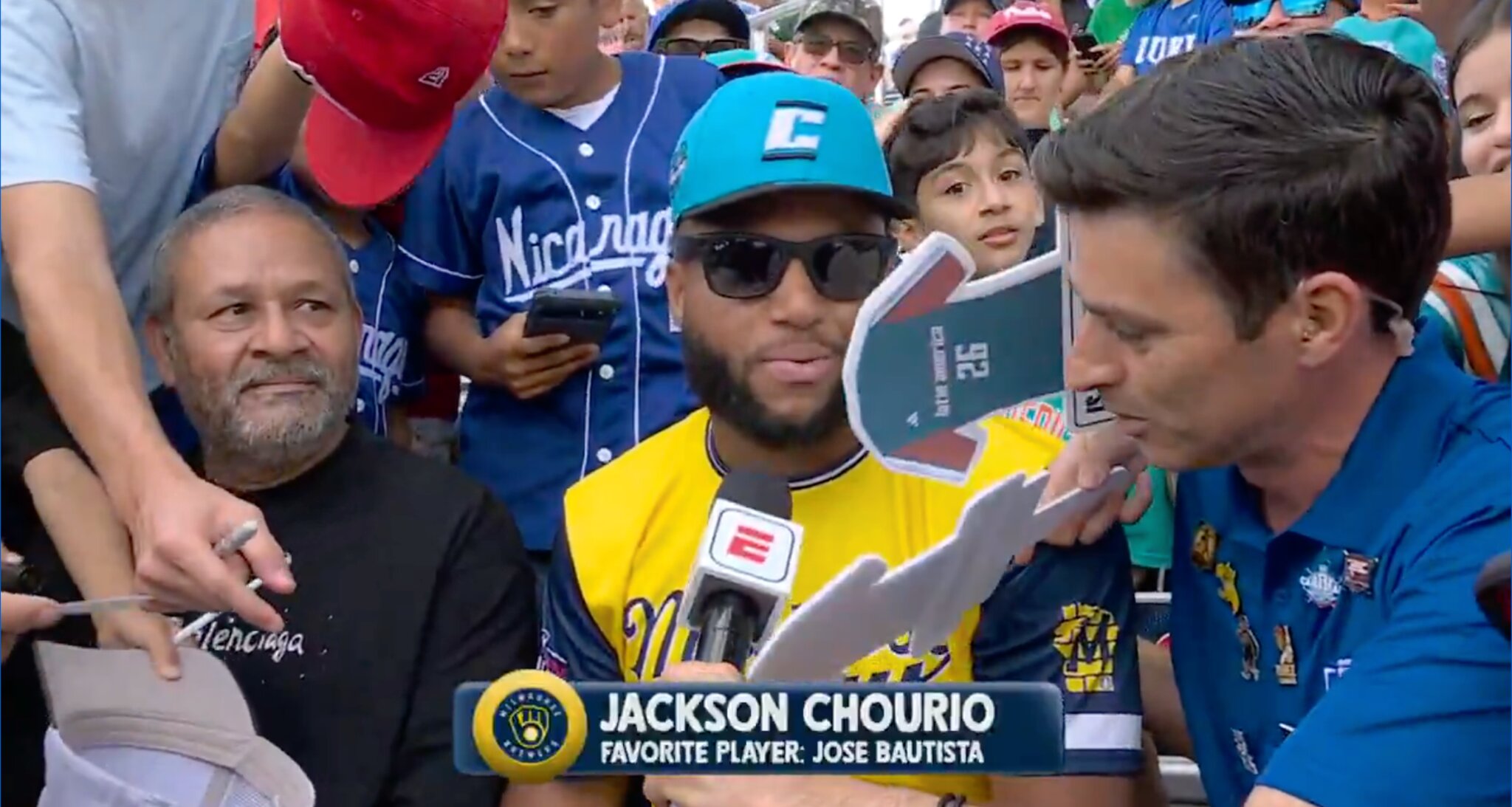 Jackson Chourio gives ESPN interview while mobbed by fans at LLWS