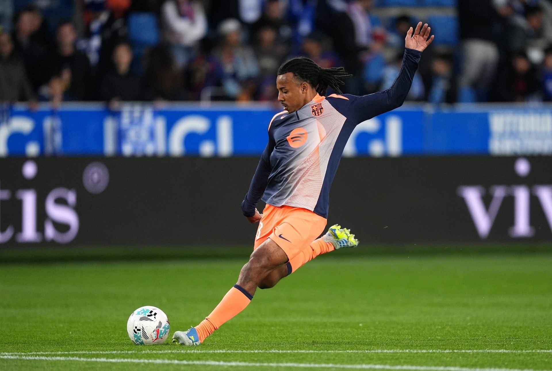 Exit-linked Barcelona defender could return to his original position this season