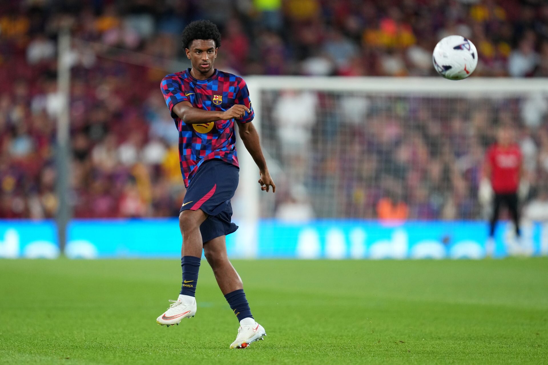 Manchester United consider Barcelona star Alejandro Balde deal too expensive