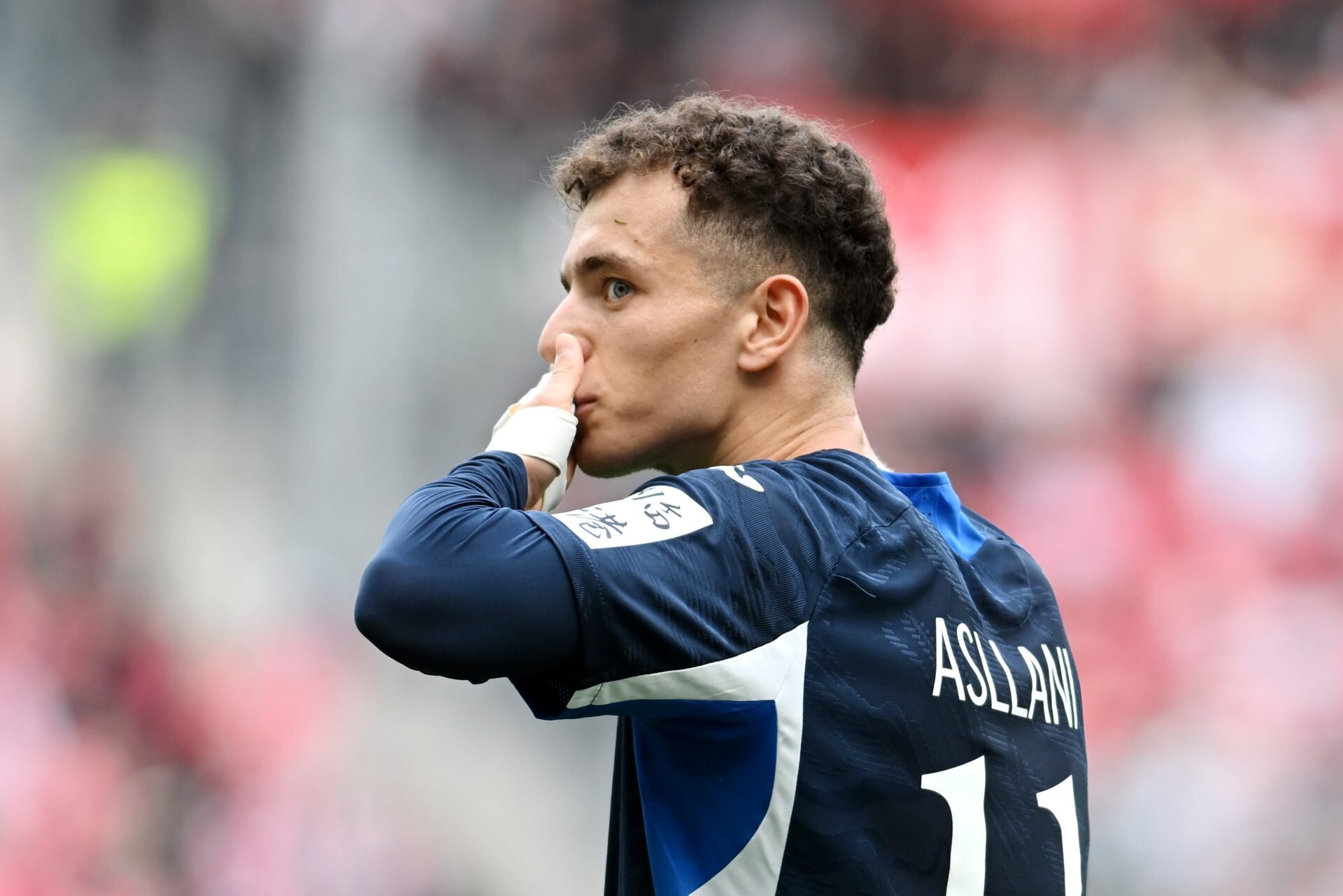 Bundesliga striker holding off agreed transfer in hope of Barcelona move