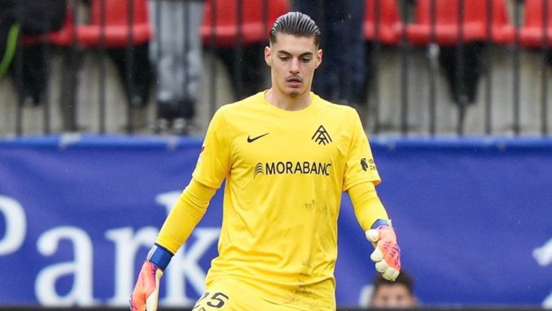 Barcelona weigh up third goalkeeper role between two La Masia prospects