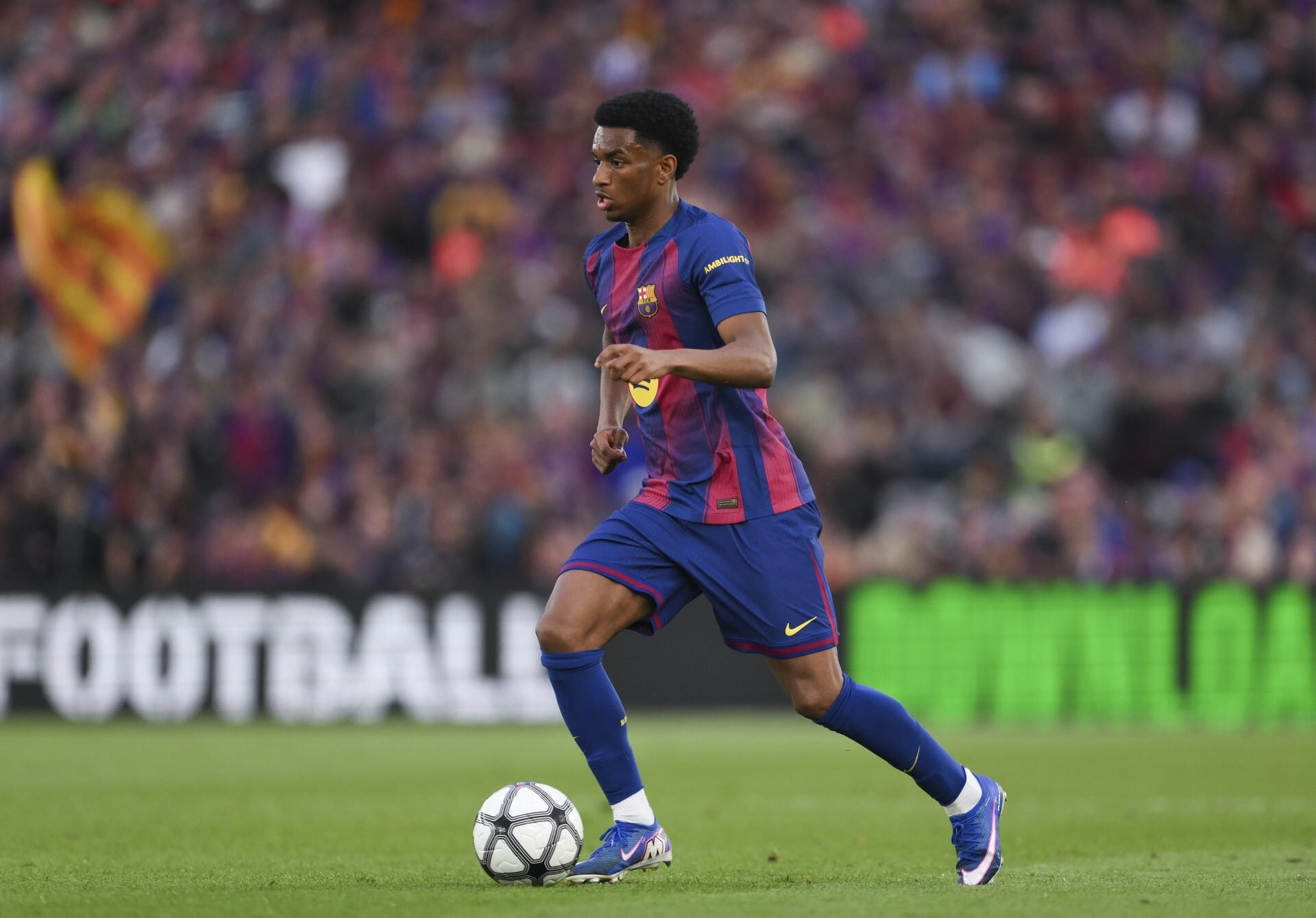 Man United-linked Barcelona defender believes he is being “pushed out” of the club
