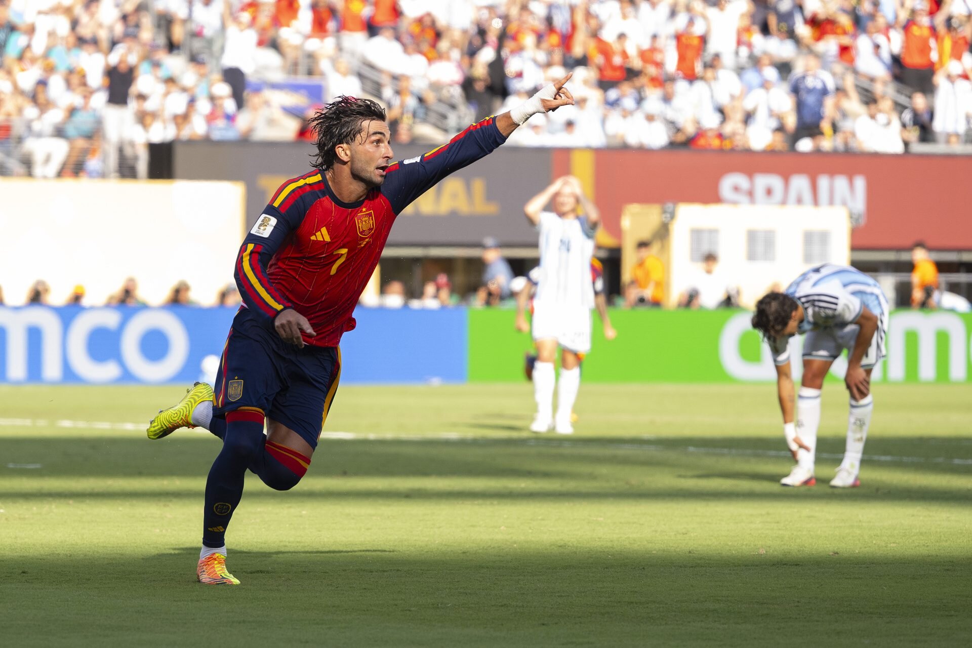 Barcelona put €65 million price tag on PSG-linked superstar