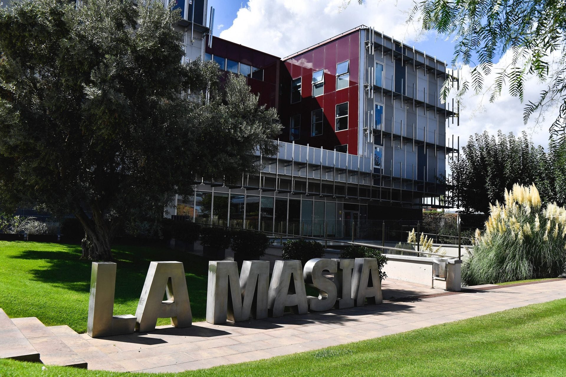 Confirmed: Barcelona secure long-term future of La Masia forward until 2030