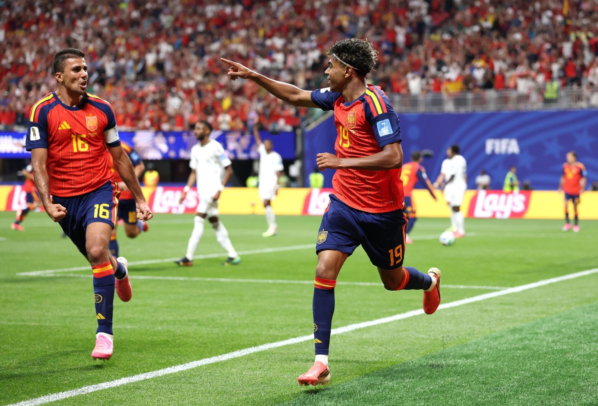 Barcelona at crossroads as midfield target closes in Real Madrid move