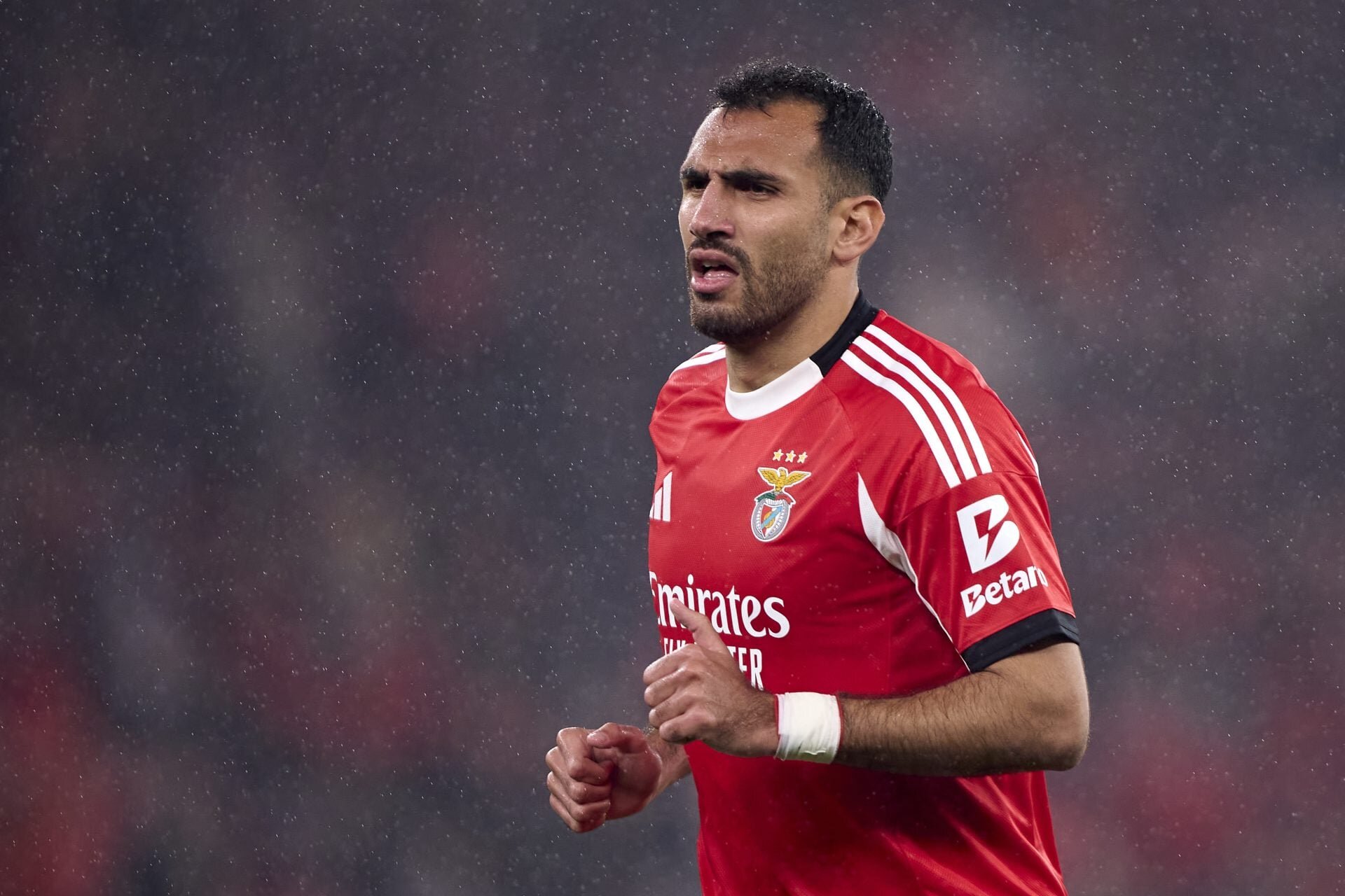 Benfica will only sell Barcelona-linked striker for an ‘irresistible offer