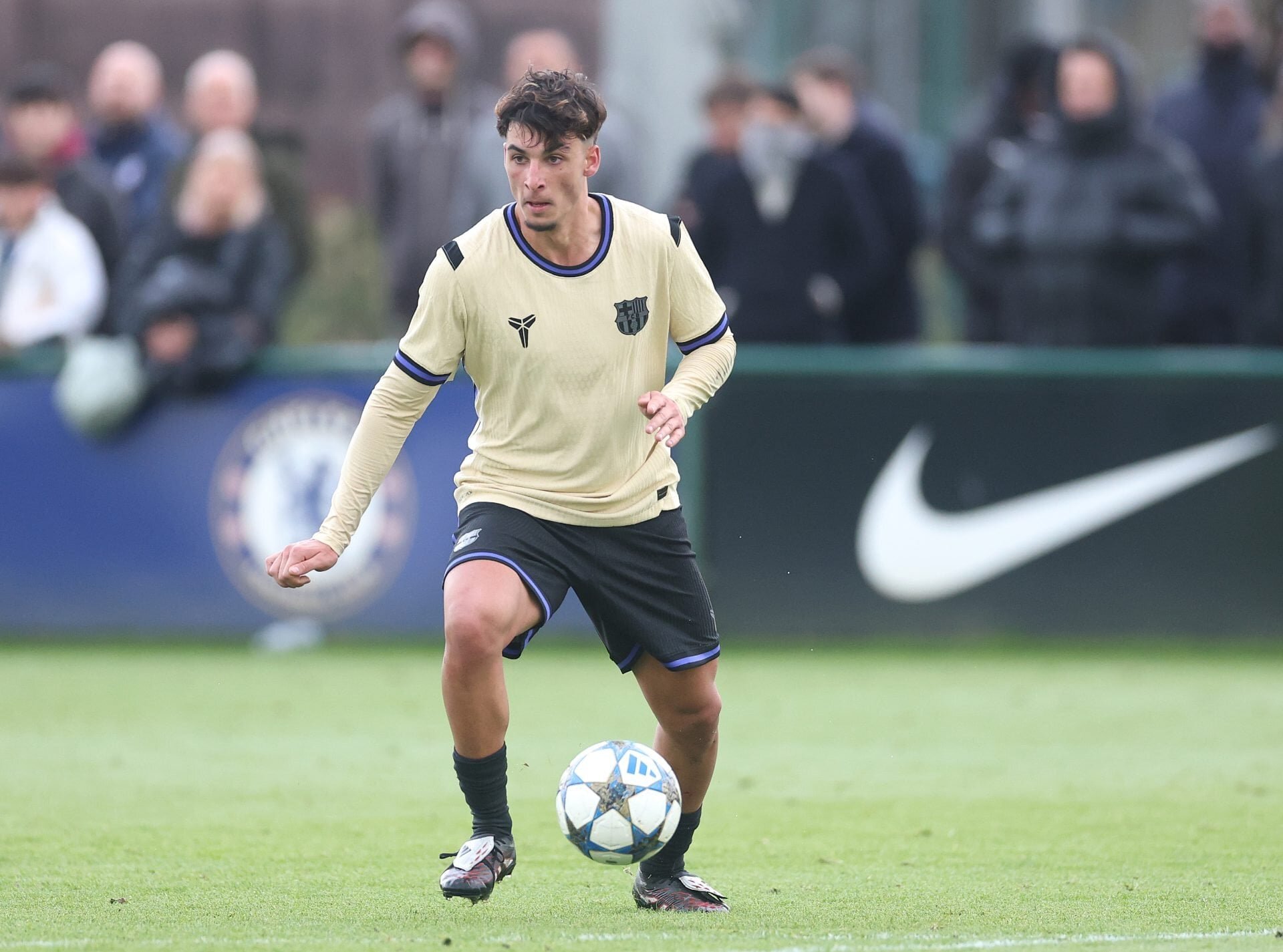 Barcelona intend to renew academy midfield gem’s contract before loaning him out