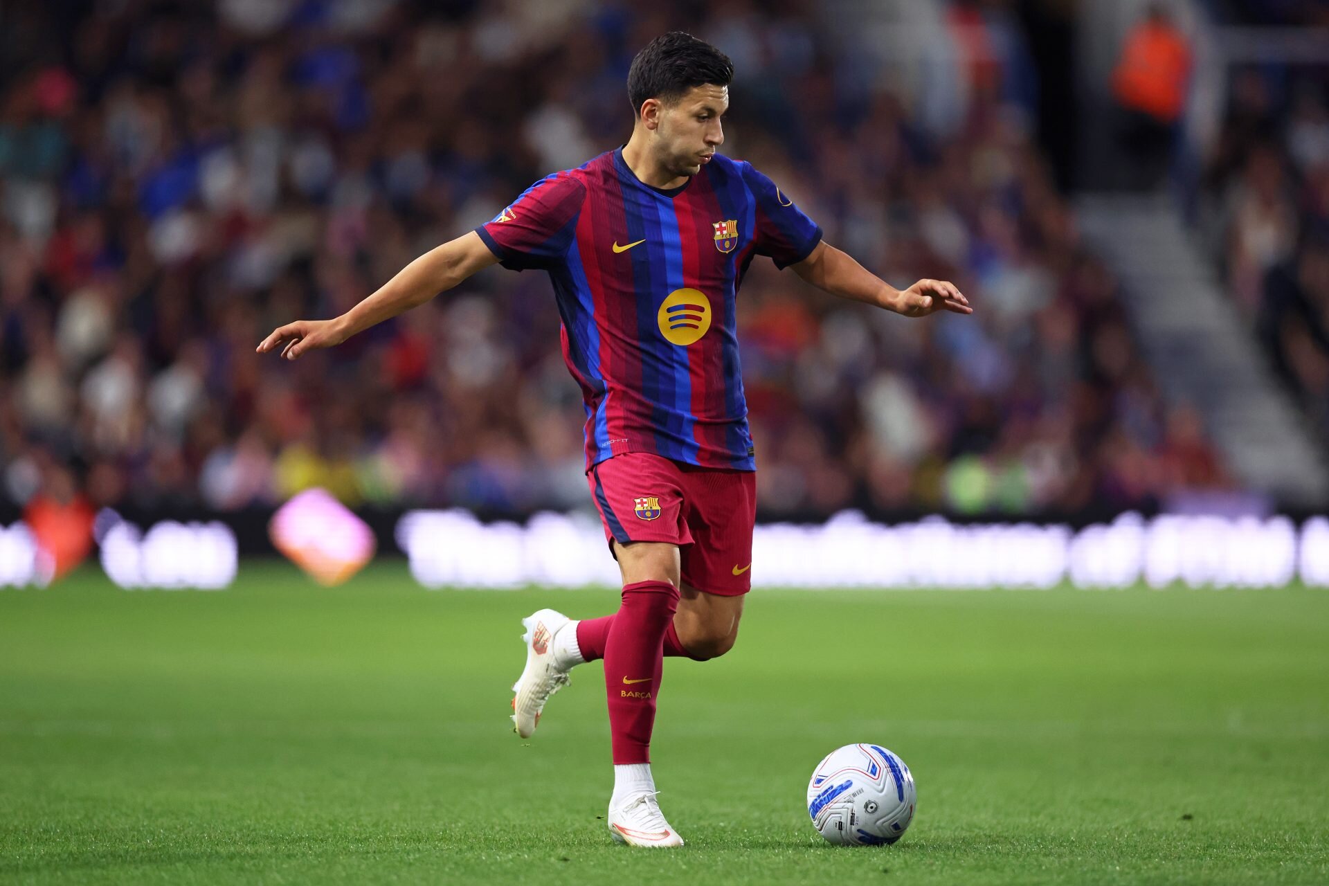 Barcelona fear serious knee injury for promising winger; could face several months out