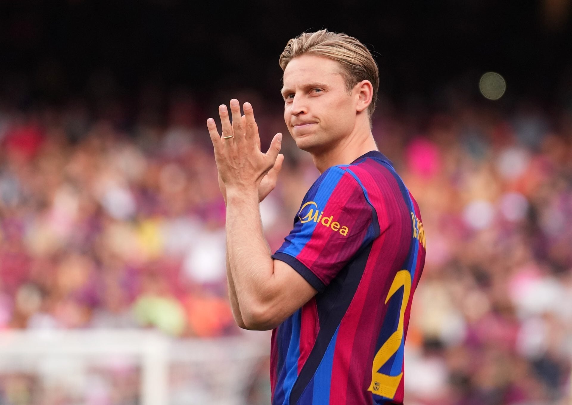 Veteran midfielder wants to stay at Barcelona for the rest of his career amidst transfer speculation